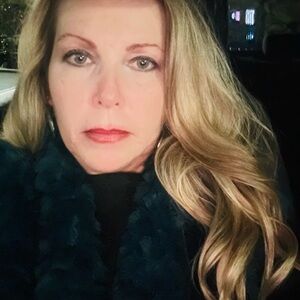 Meet your Posher, Mona